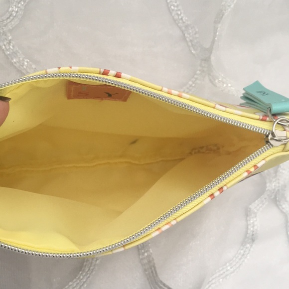 (Free with $30+ purchase) Ipsy beach makeup bag - Picture 4 of 4